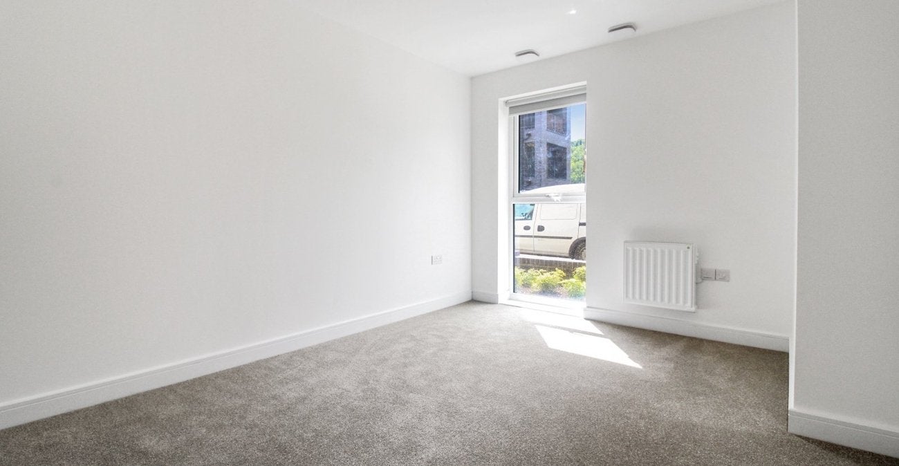 Flat Alkerden Lane in Dartford