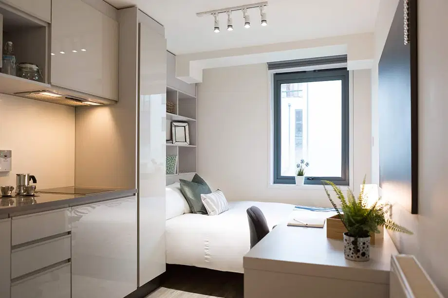 Flat Ewe Close in Greater London