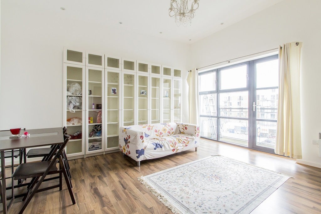 Flat Copenhagen Place in Greater London