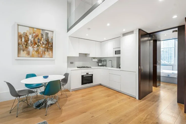Flat Gloucester Gardens in City of Westminster
