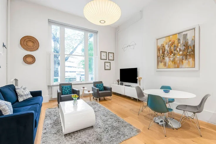 Flat Gloucester Gardens in City of Westminster