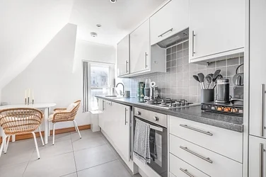 Flat Lavender Hill in Greater London