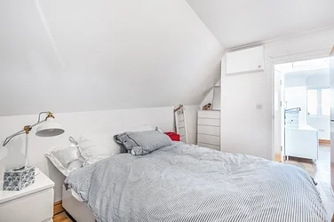 Flat Lavender Hill in Greater London