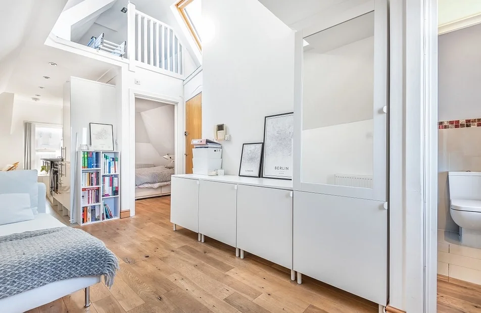 Flat Lavender Hill in Greater London