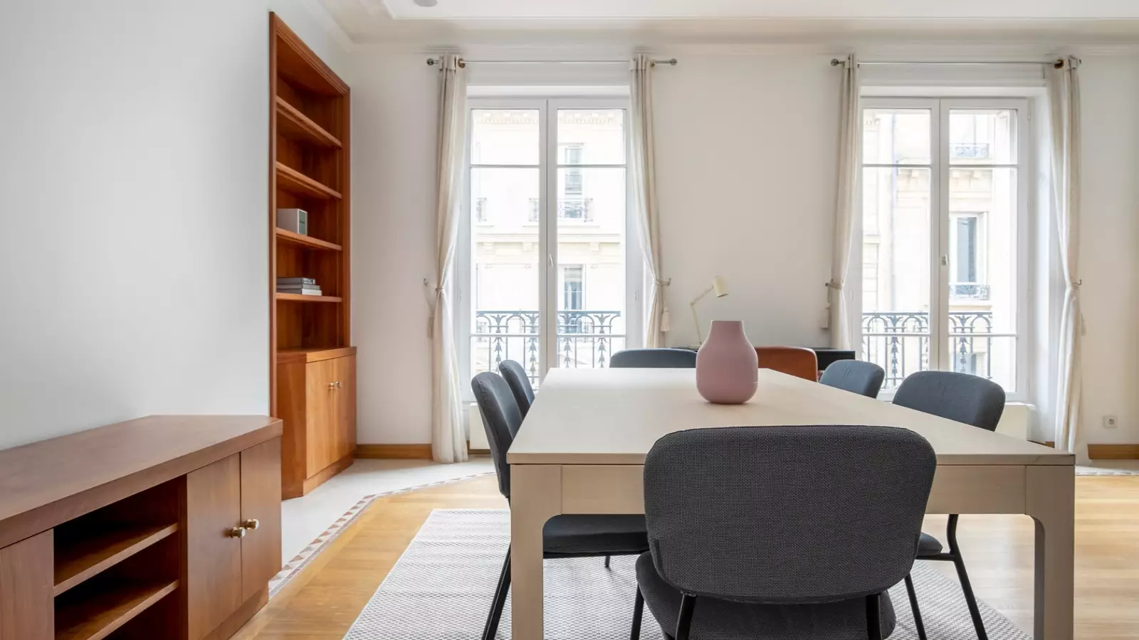 Flat Avenue de Villiers in Paris