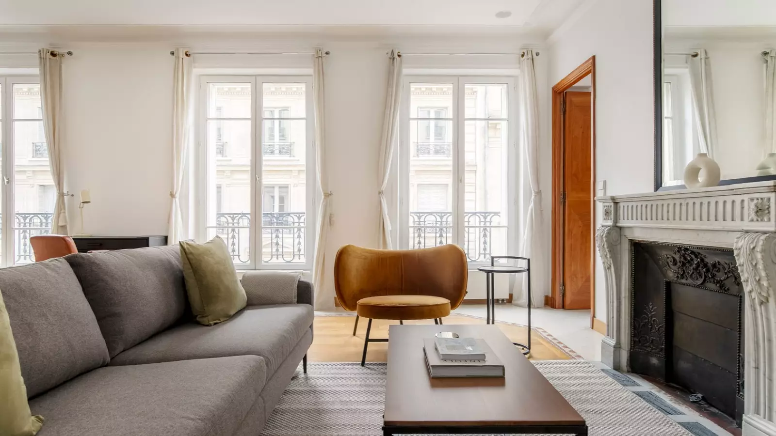 Flat Avenue de Villiers in Paris