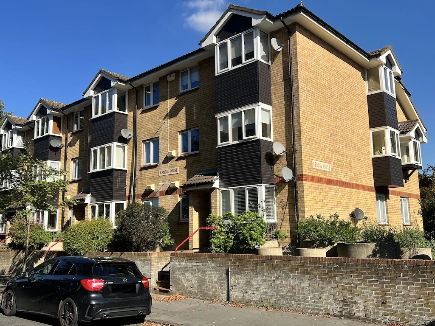 Flat Derwent Road in Greater London