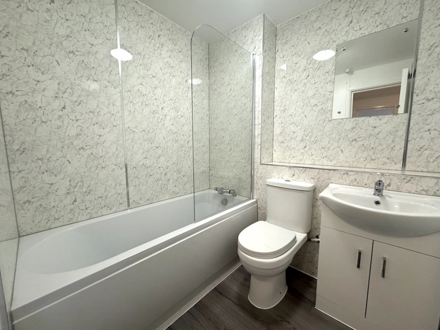 Flat Derwent Road in Greater London