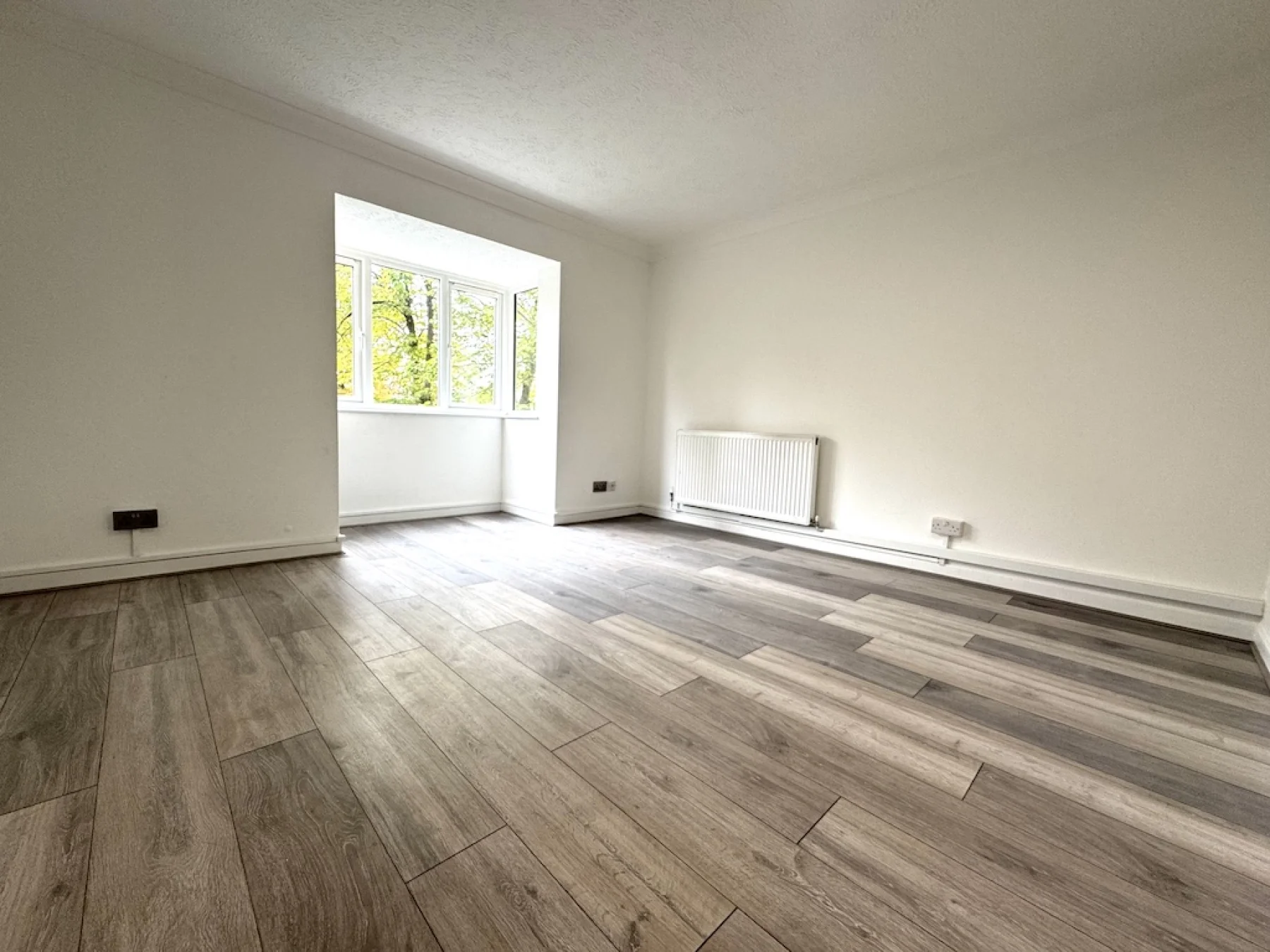 Flat Derwent Road in Greater London