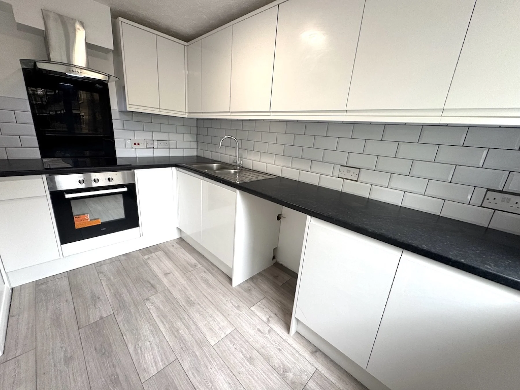 Flat Derwent Road in Greater London