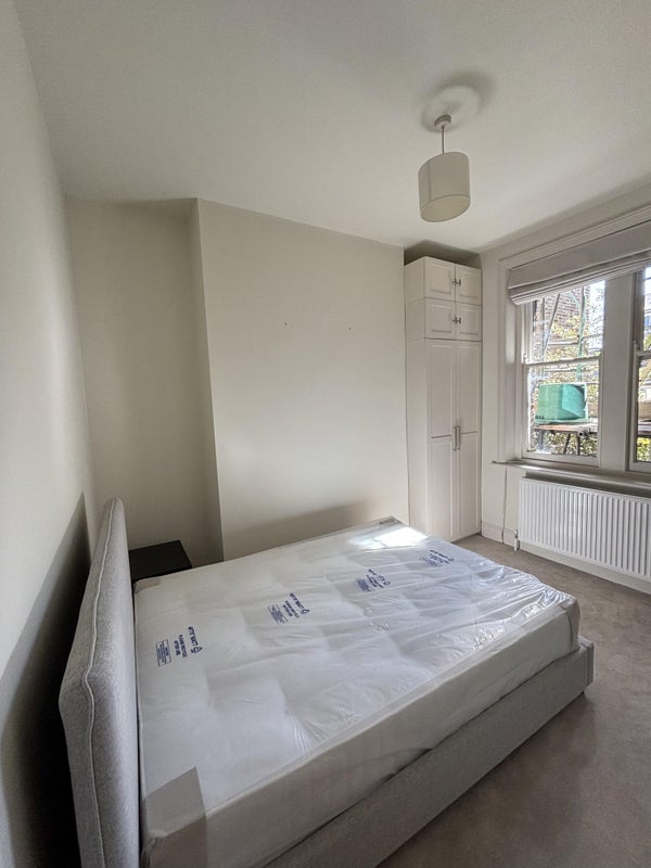 Room Mowll Street in Greater London