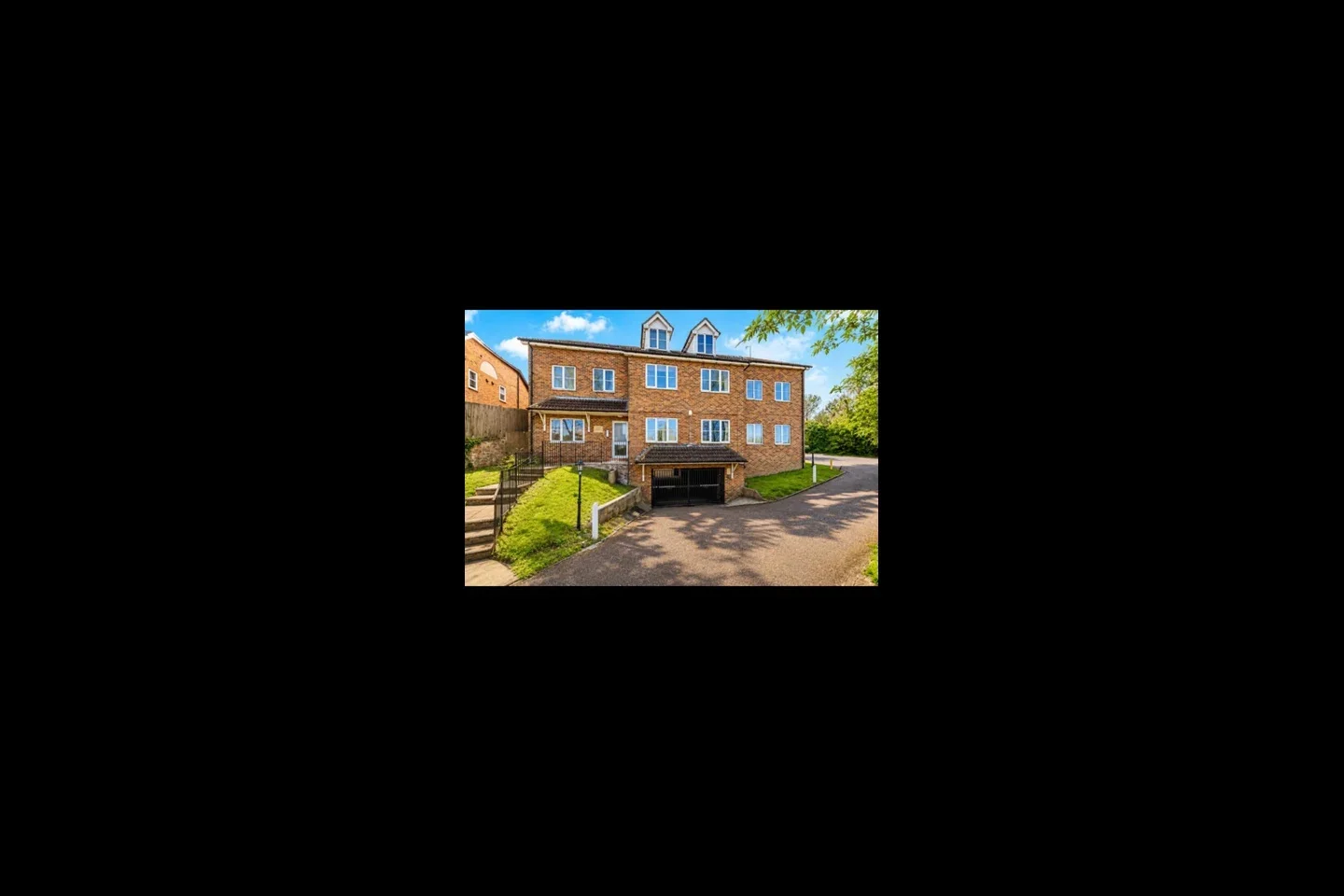 Flat London Road in Dunstable