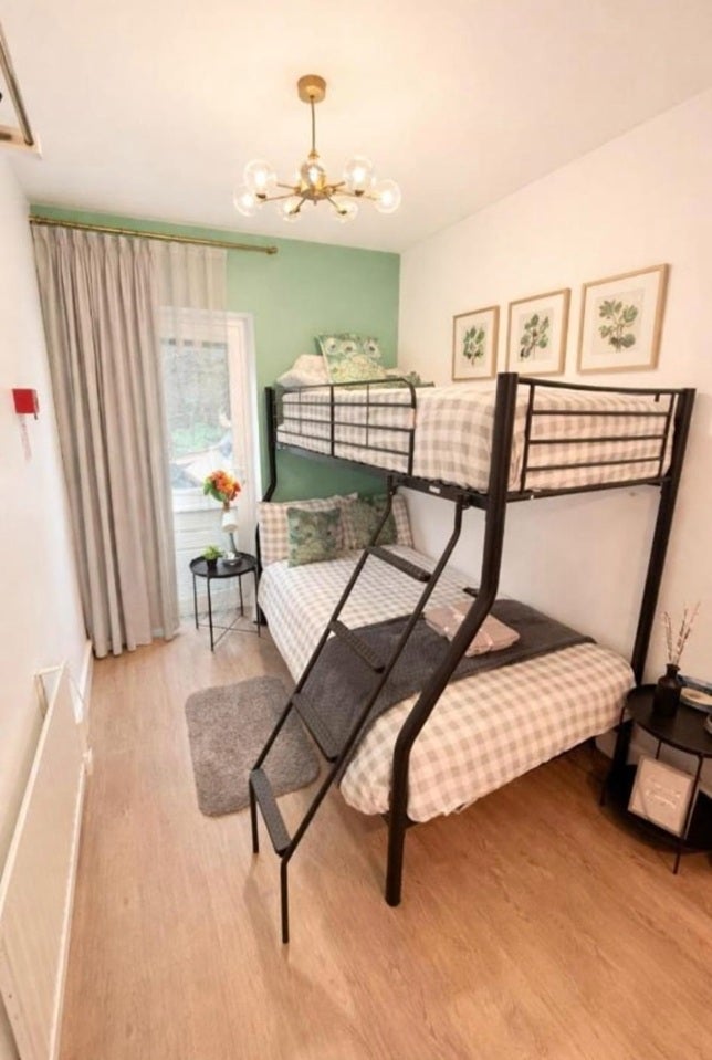 Flat Axminster Road in Greater London