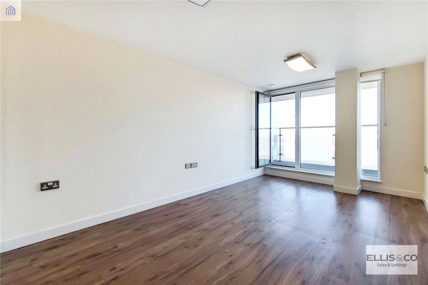 Flat The Green in Greater London