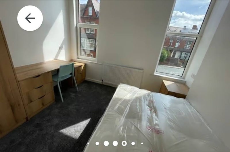 Room Estcourt Avenue in Leeds
