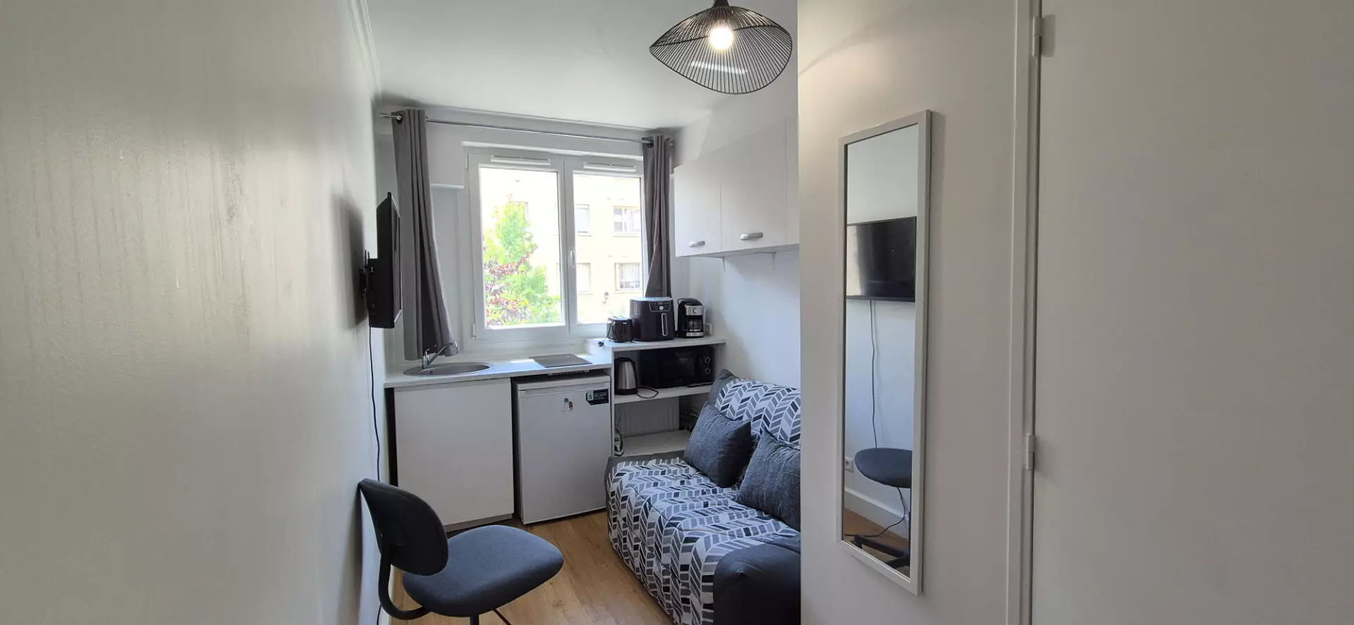 Flat Avenue Sainte-Foy in Neuilly-sur-Seine