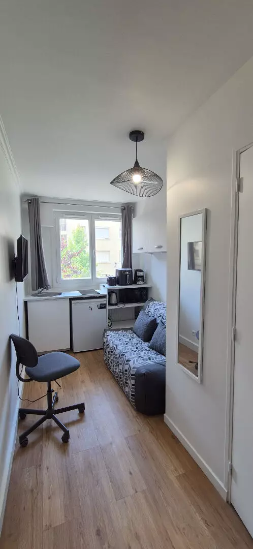 Flat Avenue Sainte-Foy in Neuilly-sur-Seine