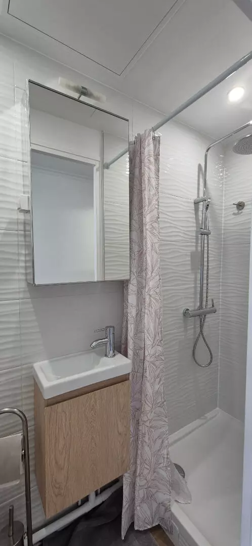 Flat Avenue Sainte-Foy in Neuilly-sur-Seine