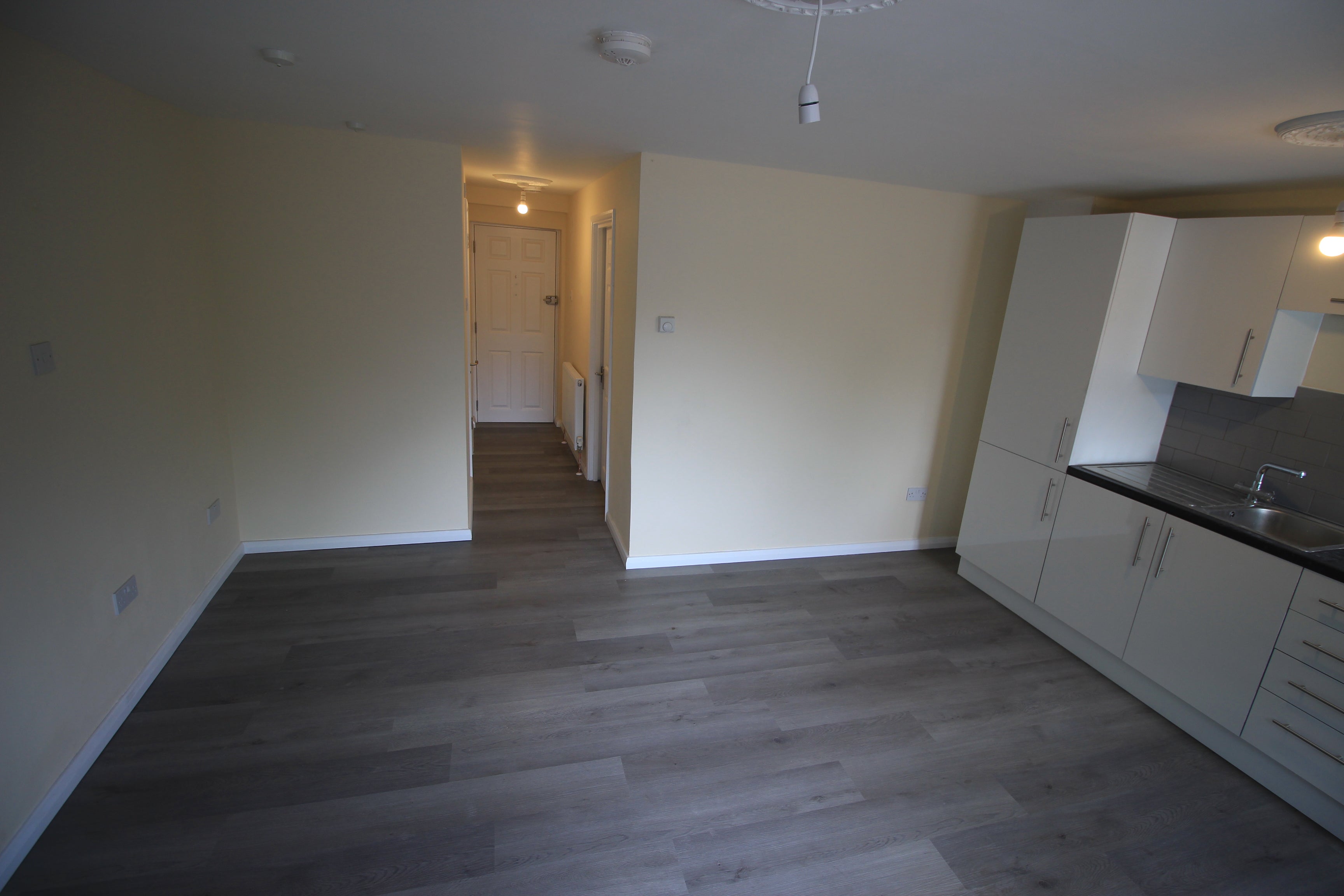 Flat Staines Road in Greater London