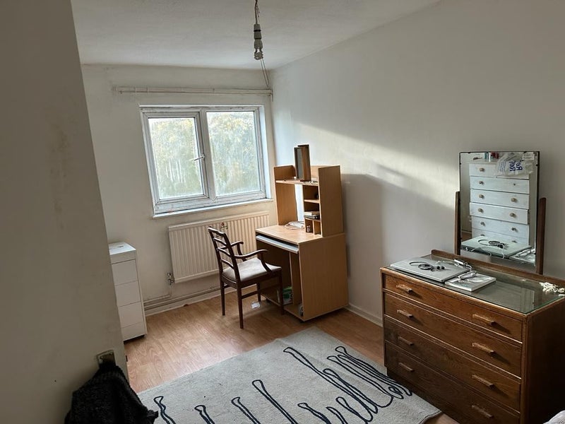 Room Allingham Close in Greater London
