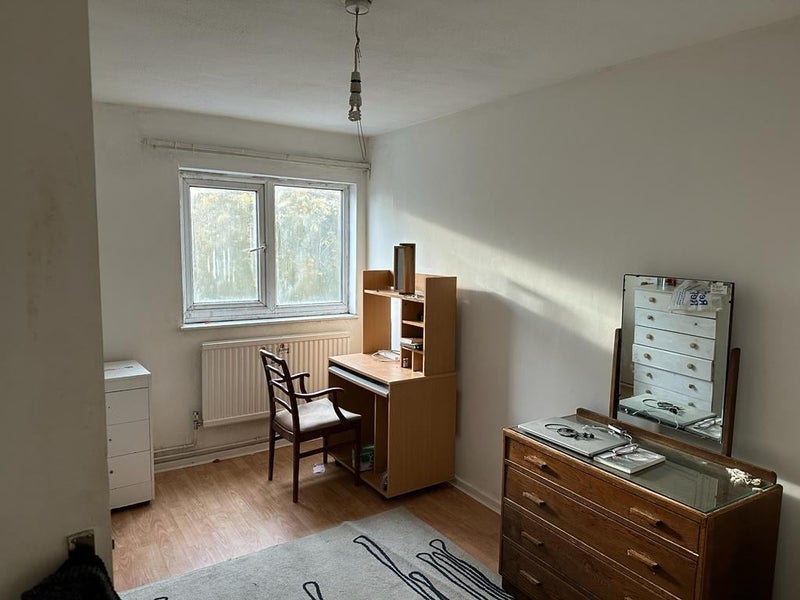 Room Allingham Close in Greater London