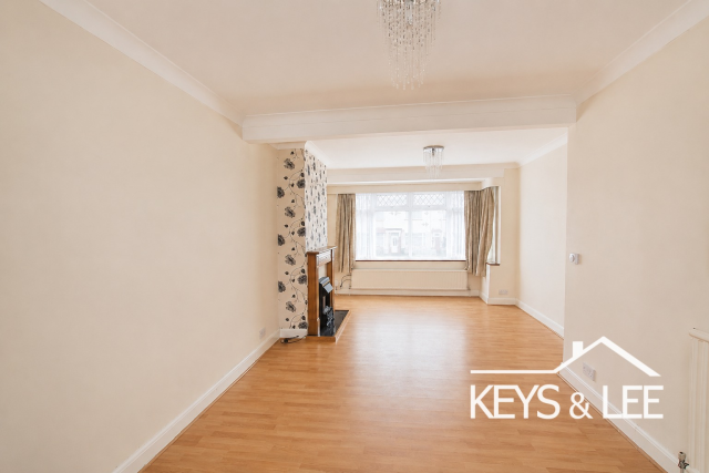 House Lynton Avenue in Greater London