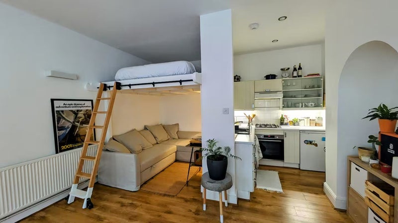 Flat Sinclair Road in Greater London