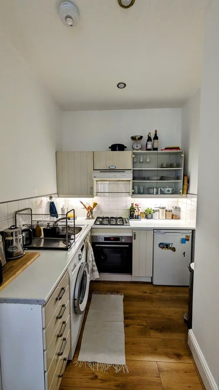 Flat Sinclair Road in Greater London