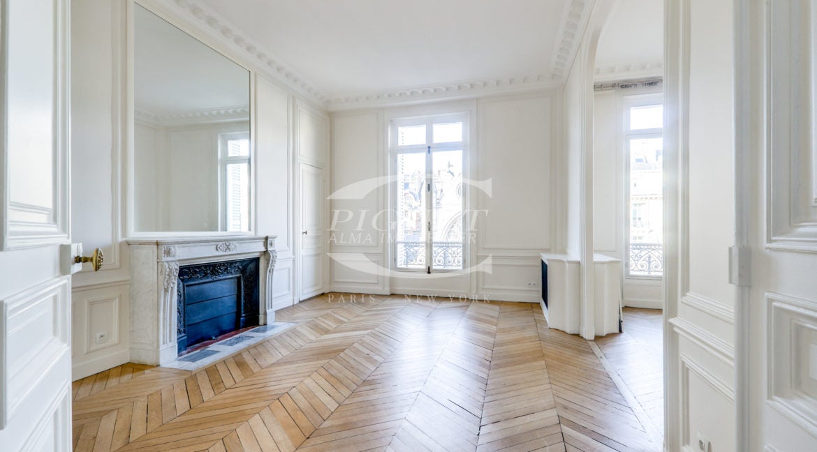 Appartement Avenue George V à Paris