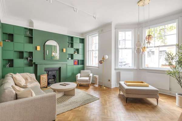 Flat Hammersmith Road in Greater London