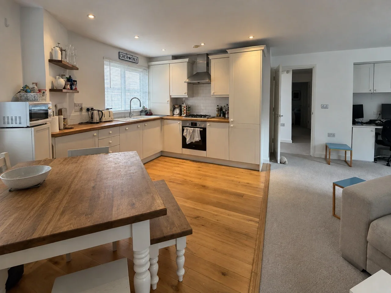 Flat Pancras Way in Greater London