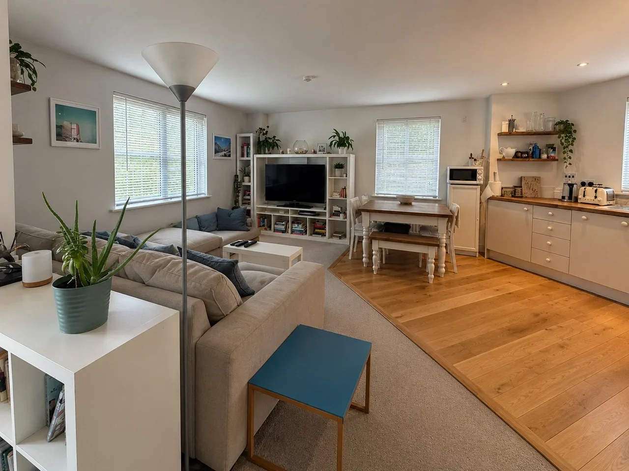 Flat Pancras Way in Greater London