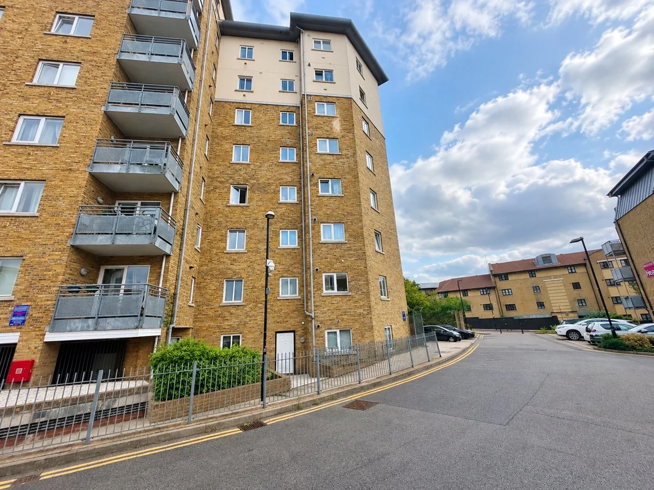 Flat Pancras Way in Greater London