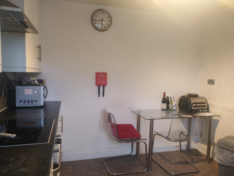 Room Drummond Road in Greater London