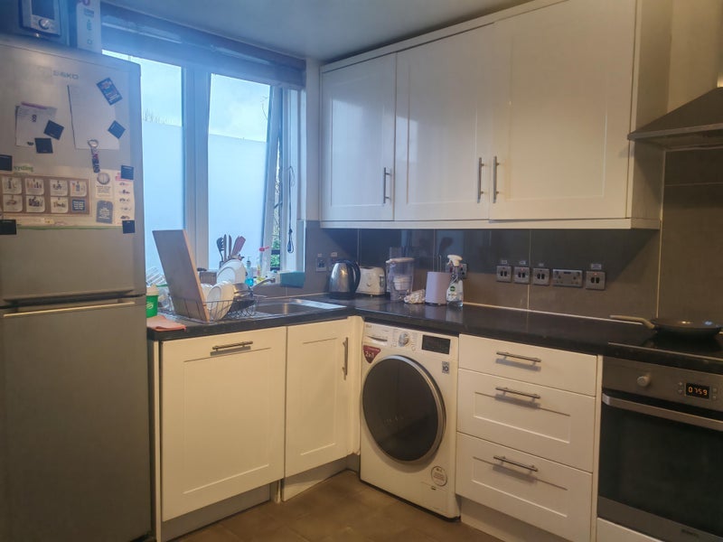 Room Drummond Road in Greater London