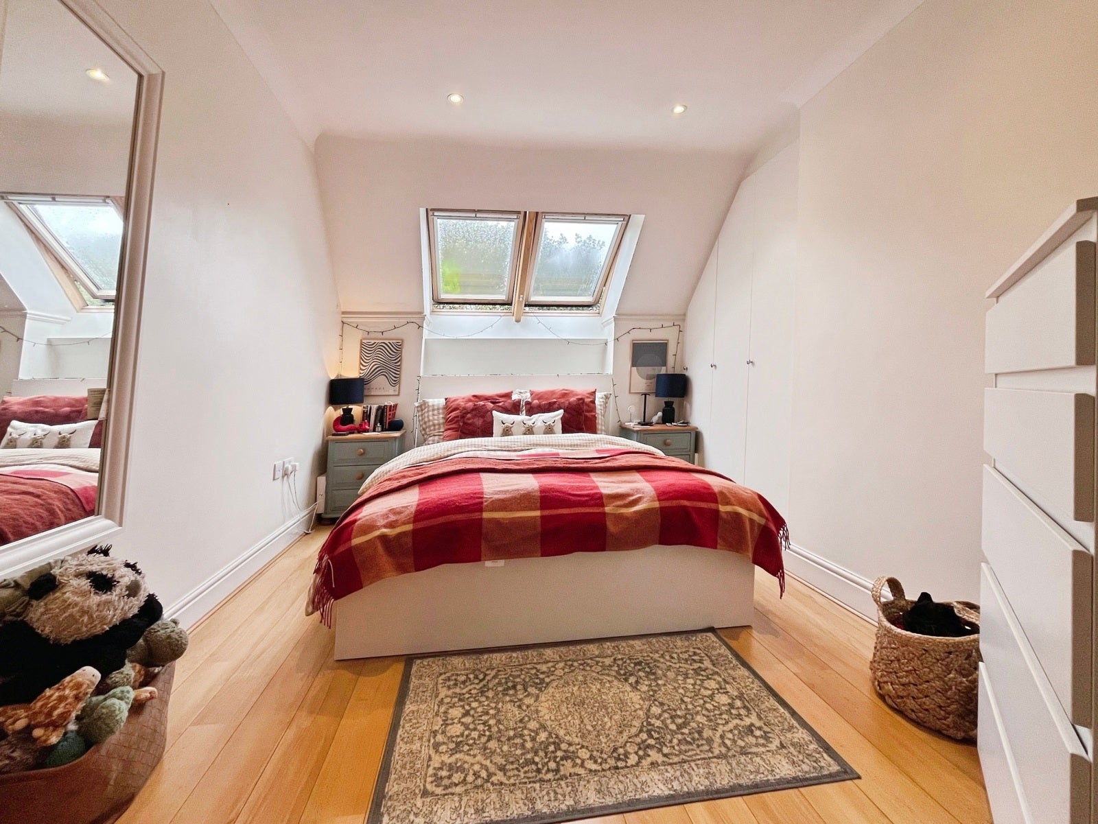 Flat Victoria Mews in Borough of Runnymede
