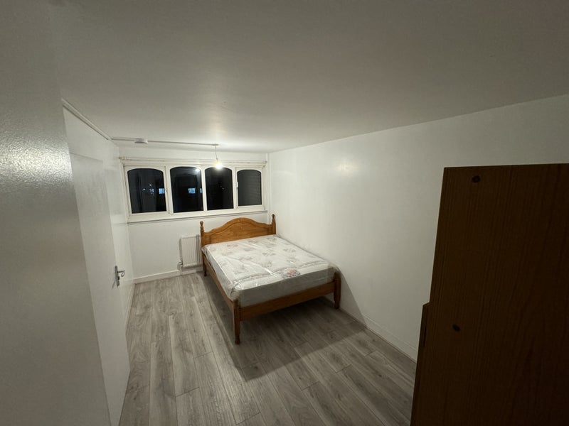 Room Kingsman Street in Greater London