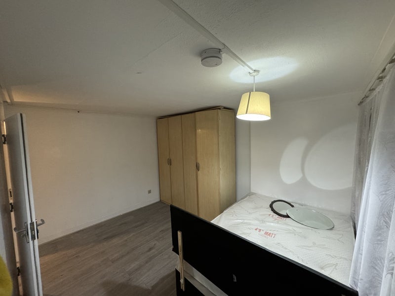 Room Kingsman Street in Greater London