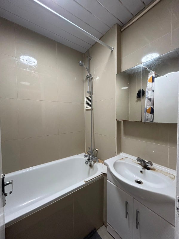 Room Peerless Street in Greater London