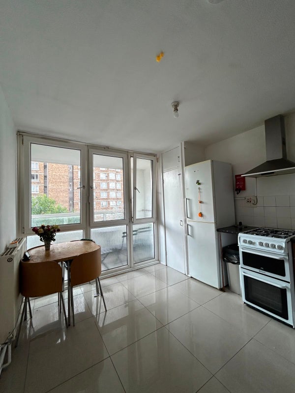 Room Peerless Street in Greater London