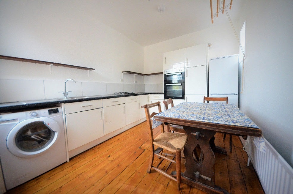 Flat Saltoun Road in Greater London