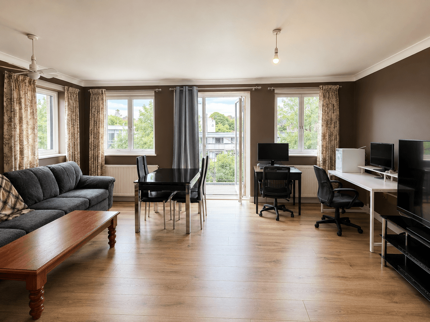 Flat Harrow Road in Greater London