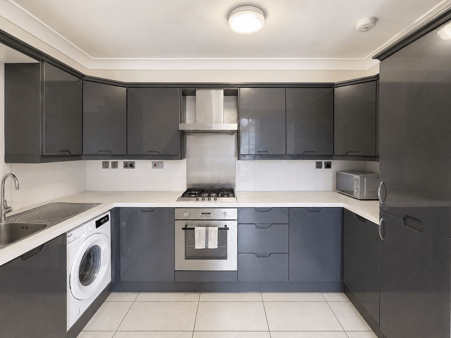 Flat Harrow Road in Greater London