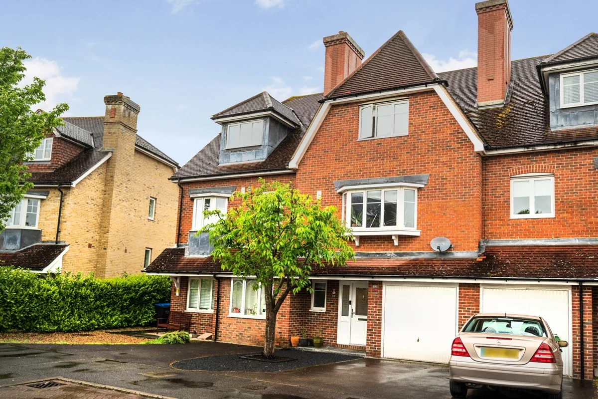 House Lower Green Gardens in Greater London