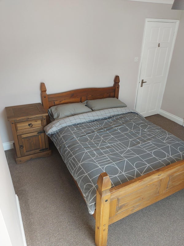 Room Churchill Road in Poole