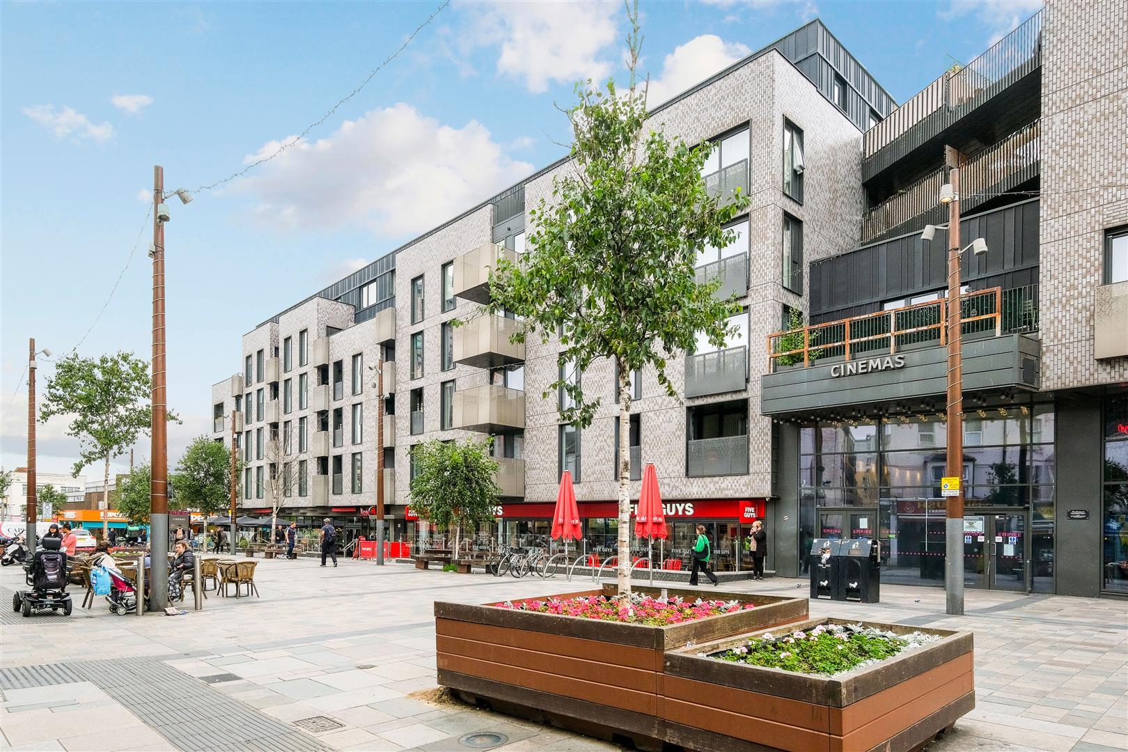 Flat High Street in Greater London