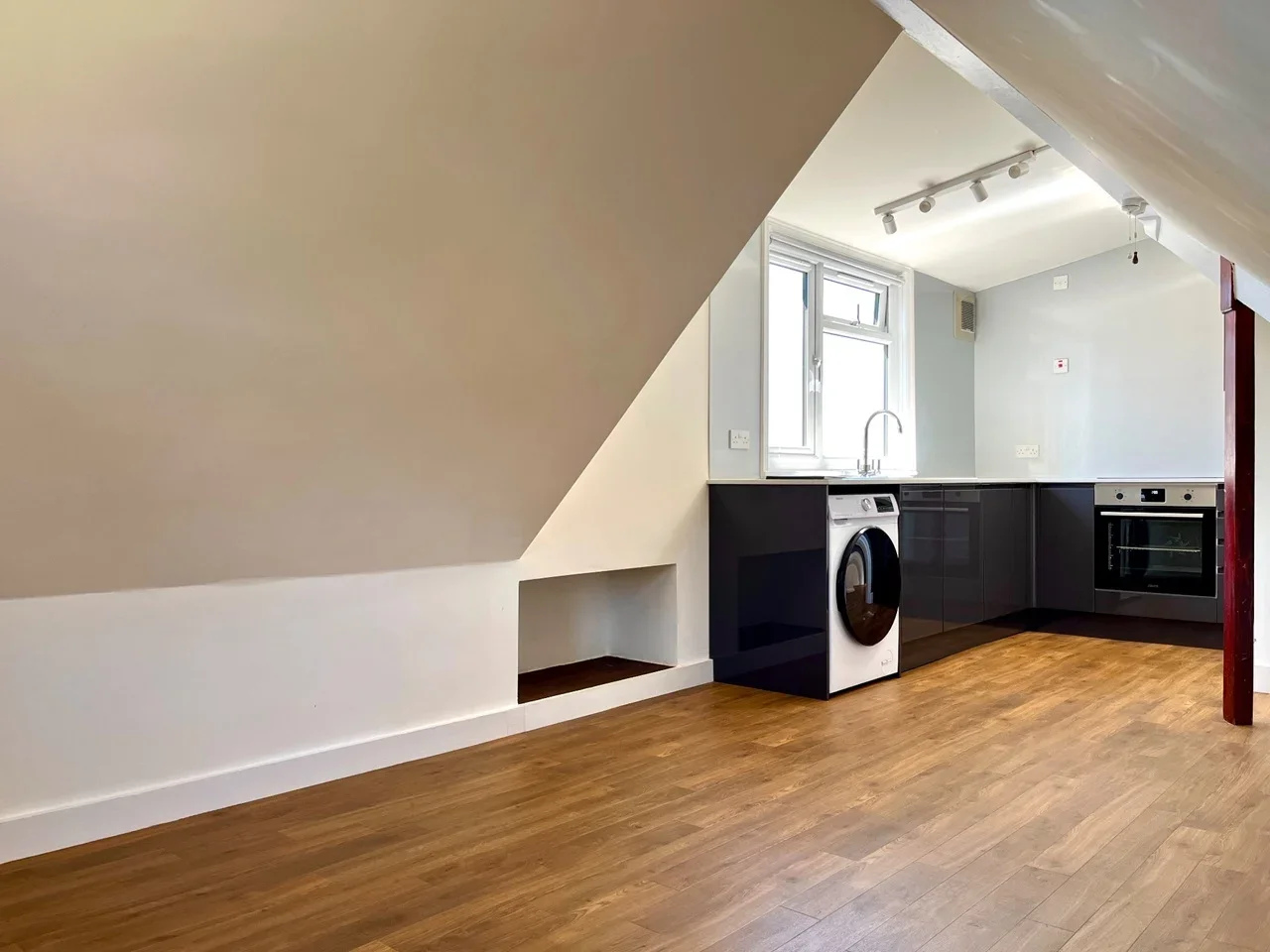 Flat Manorgate Road in Greater London