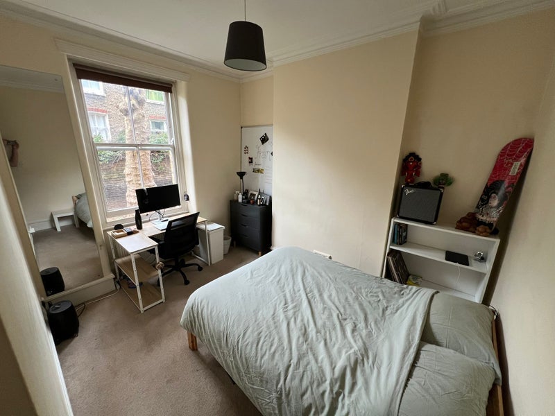 Room Kelvedon Road in Greater London