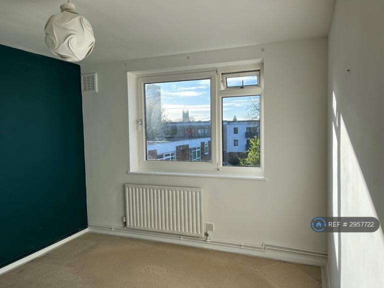 Flat Parkwood in Greater London