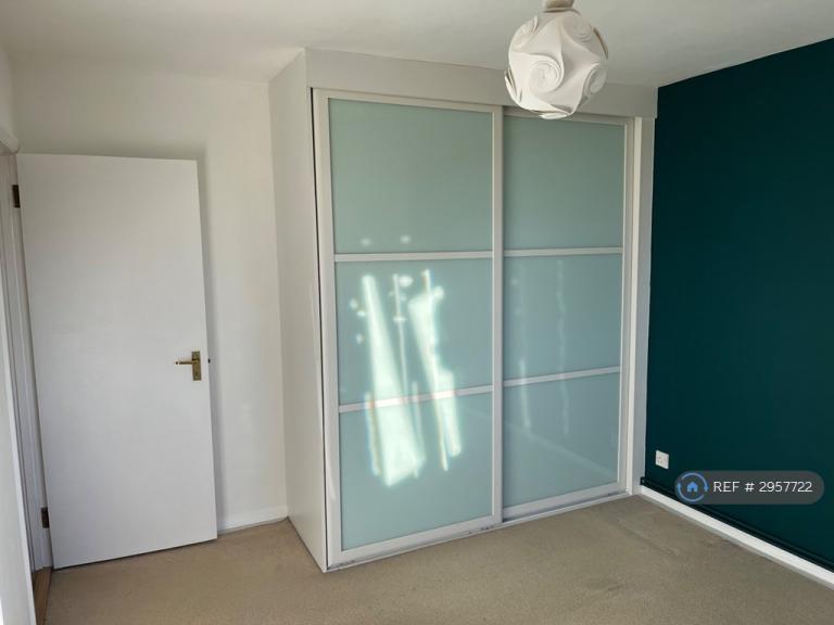 Flat Parkwood in Greater London